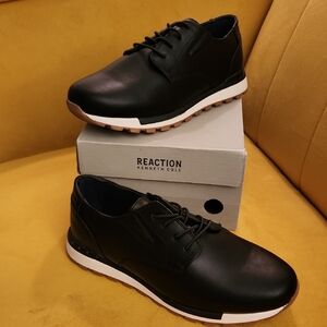 Kenneth Cole Reaction Black Sneakers with Sleek Design